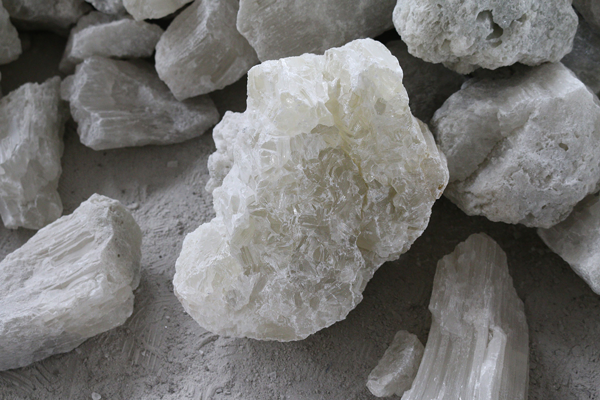White Fused Magnesite: The Ultimate Material for High-Temperature Electrical Insulation